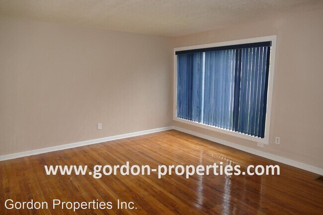 Building Photo - 3 br, 1.5 bath House - 12418 SE Sherman St