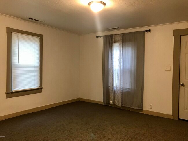 Foto del edificio - 118 S St Louis Ave