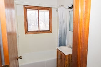 Building Photo - 417 Watrous Ave