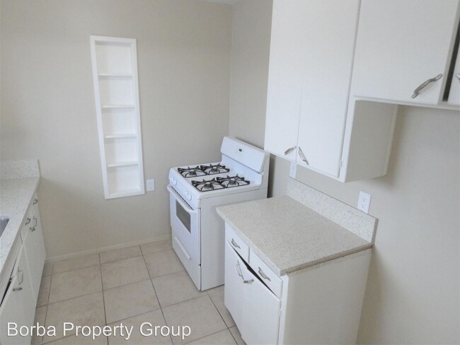 Building Photo - 1090 E San Antonio Dr