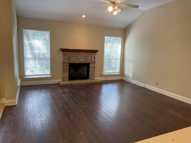 Building Photo - 1313 Nightingale Dr