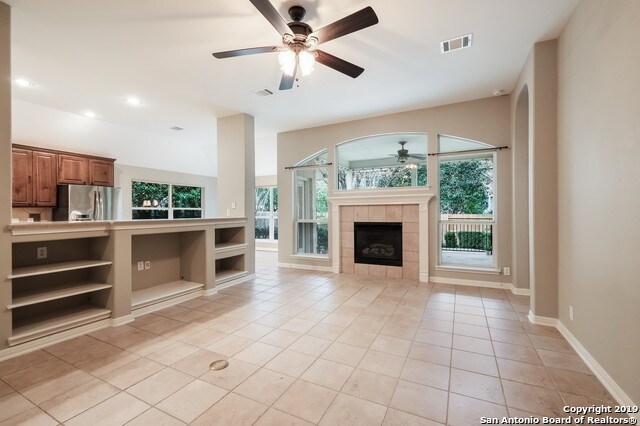 Building Photo - 406 Persimmon Trail