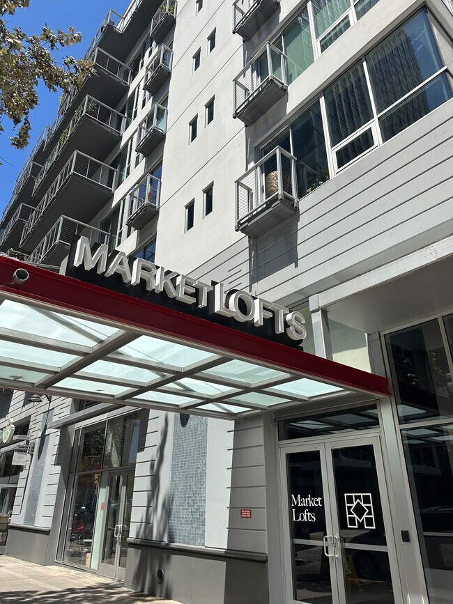 Foto del edificio - 645 W 9th St