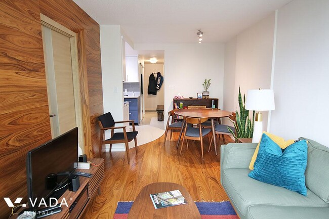 Building Photo - Harbourside Park Coal Harbour Apartment Re...
