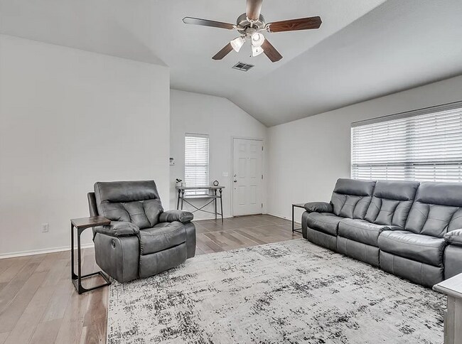 Foto del edificio - 2221 NW 199th St