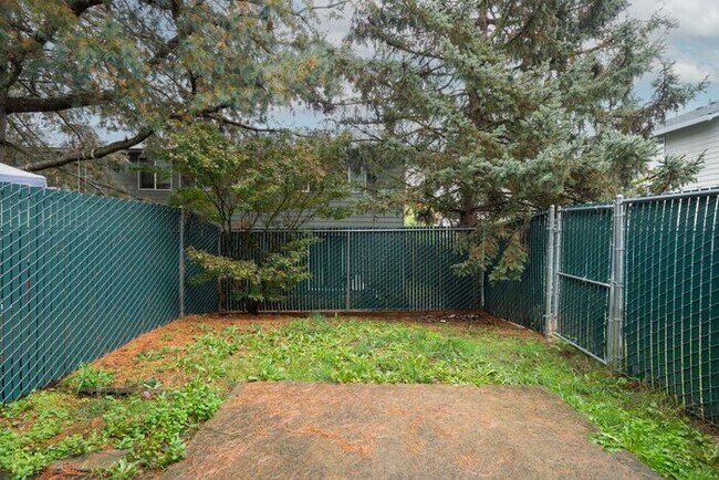 Foto del edificio - 3 bedroom townhouse with Garage!! Wont last! Call Now!!