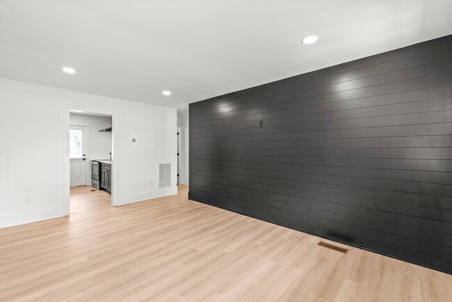 Building Photo - 2318 Marlowe Ave