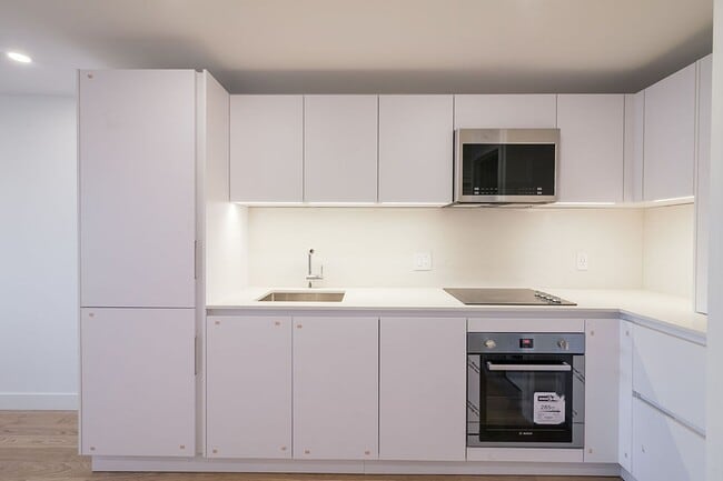 Building Photo - 3460 Rue Durocher