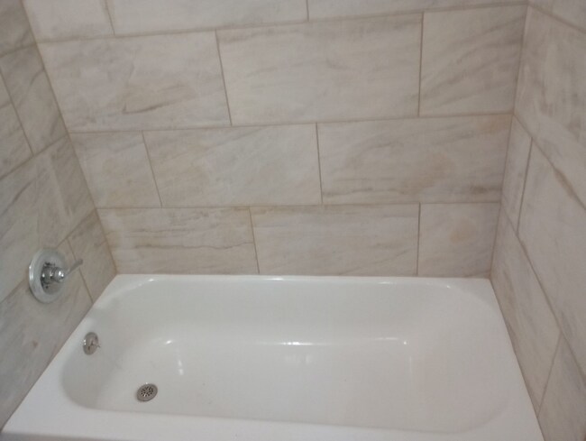 Building Photo - 821 W Cherry St