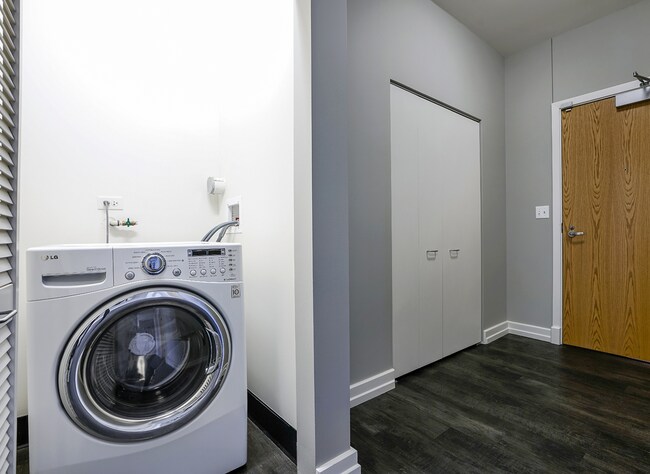 Foto del edificio - 2128 S Indiana Ave