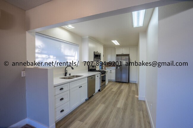 Foto del edificio - Unique and Spacious Rooftop Style Living |...