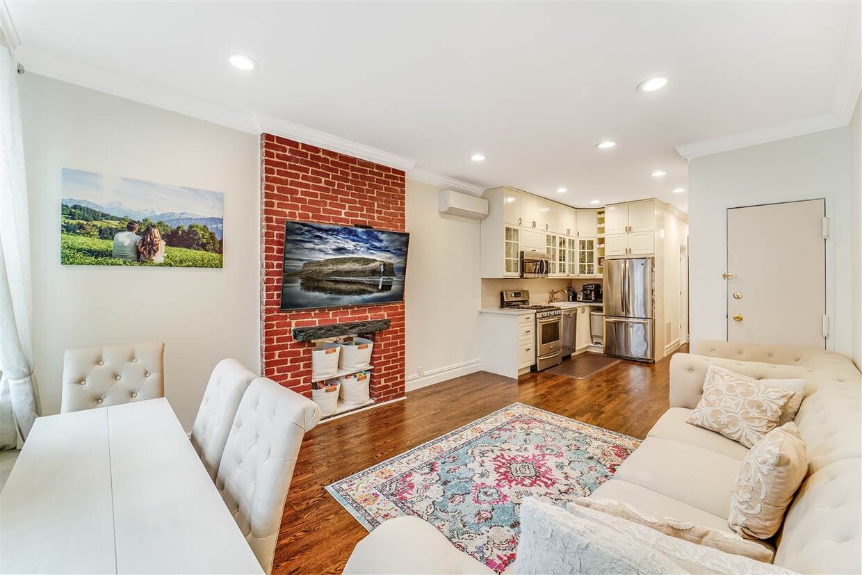 Primary Photo - 298 Barrow St