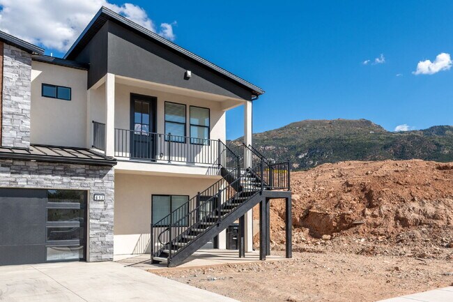 Foto del edificio - Private room with shared bathroom in a brand new townhome at Lavista Hillside Charm centrally loc...