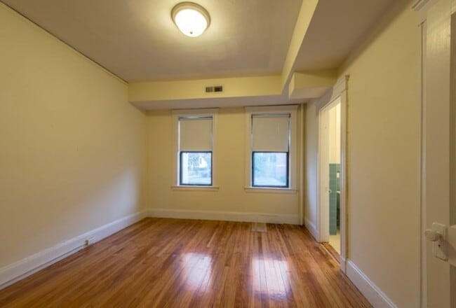 Foto del edificio - Coolidge Corner Studio – 650 Sq Ft – W/D in Unit – No Fee – 9/1