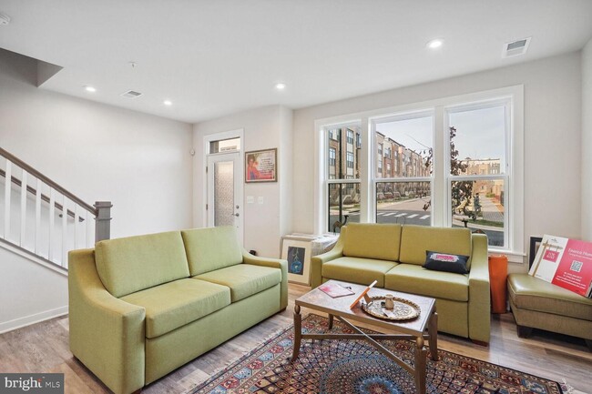 Building Photo - 8154 Varick Pl