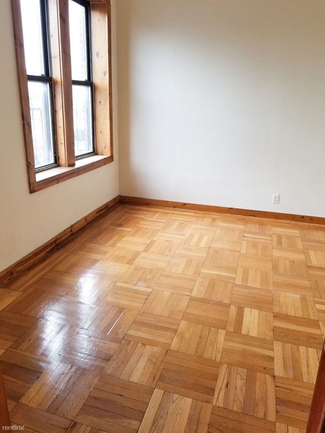 Building Photo - 2 br, 1 bath Apartment - 717 Avenue C Apt C5