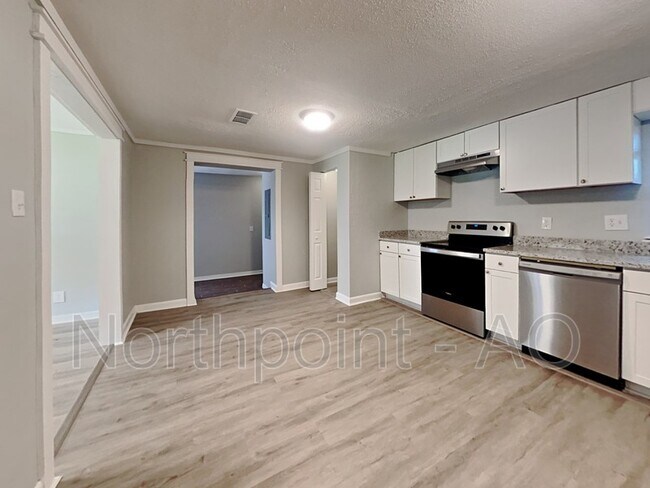 Building Photo - 6533 Trixy St