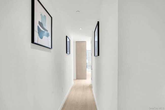 Building Photo - 138 E 50th St