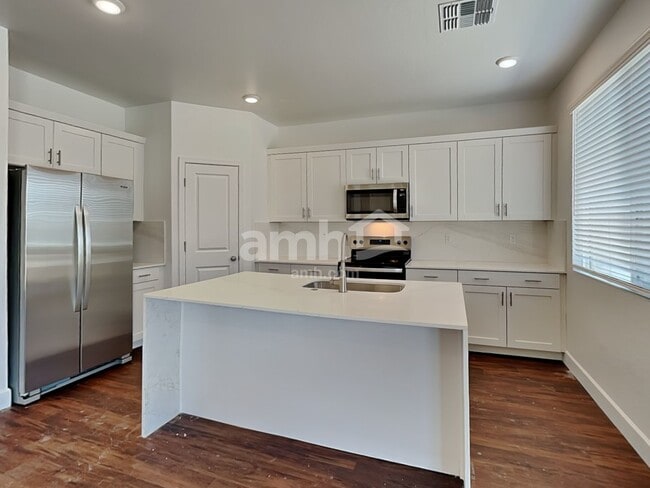 Foto del edificio - 17110 W Lawrence Ln