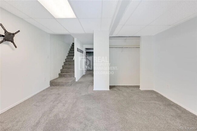 Building Photo - 6712 S Holland Way