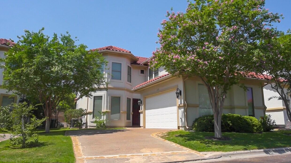 Foto principal - 7209 Lake Victoria Rd