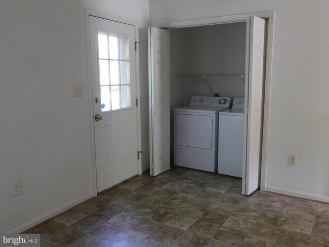 Building Photo - 506 Ridgefield Ave