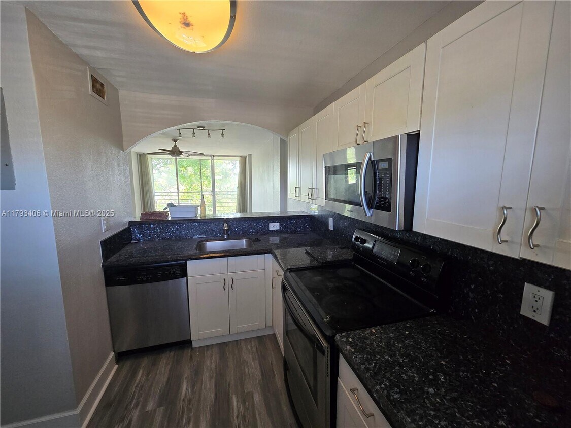 Foto principal - 119 Royal Pk Dr