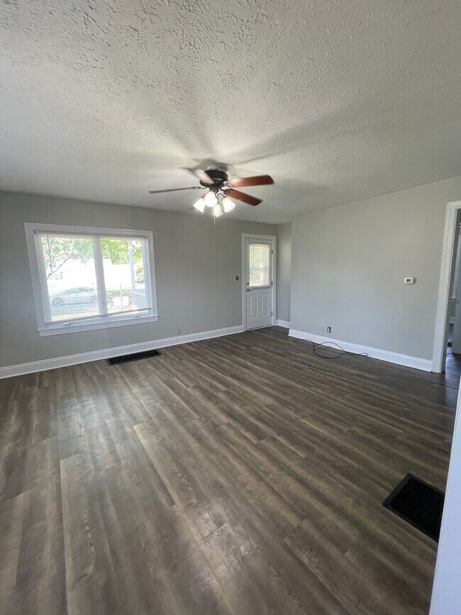 Foto del edificio - SINGLE FAMILY HOME Available August 1st!