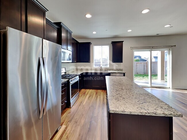 Foto del edificio - 2753 Justice Pl