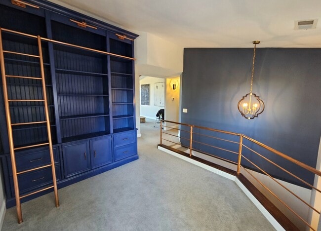 Building Photo - 755 Golf Ln