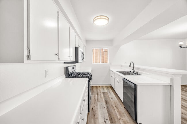 Building Photo - Alcott Apartments