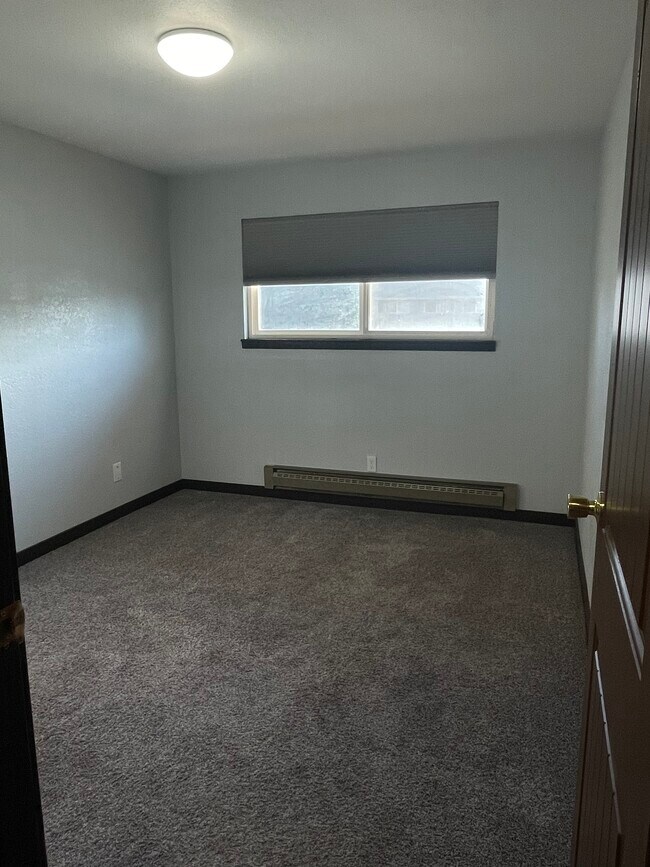 Building Photo - 3121 W Hood Ave