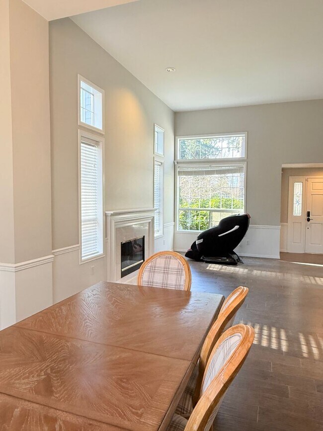 Foto del edificio - Spacious 4BR Mill Creek Home with Central AC & Multiple Living Areas