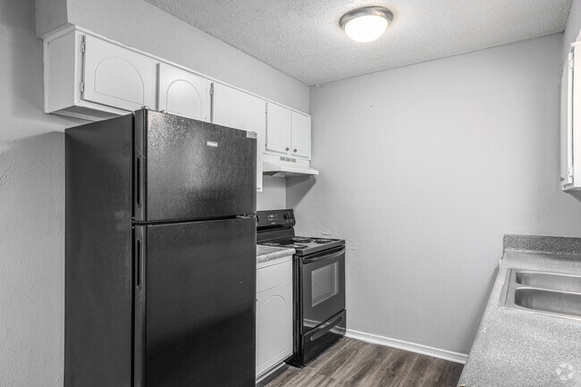 2BD, 1BA - 980SF -Kitchen - Springdale Village