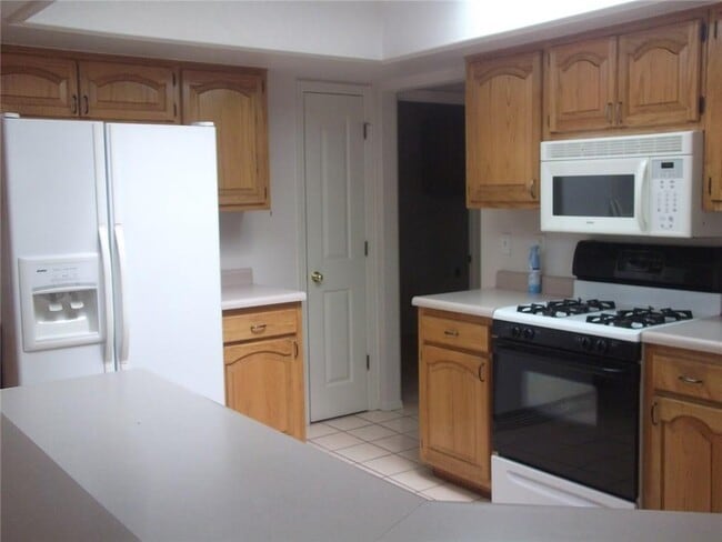 Building Photo - 7680 Dianjou Dr