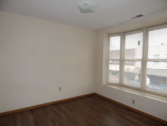 Foto del edificio - 664 Broadway Ave