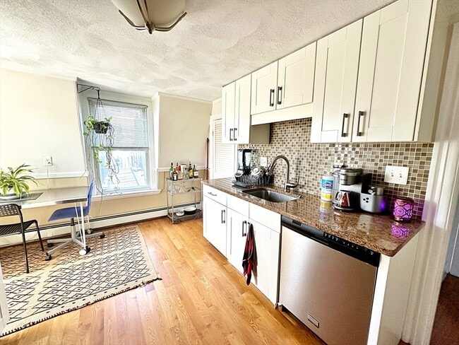 Foto del edificio - 242 Princeton St