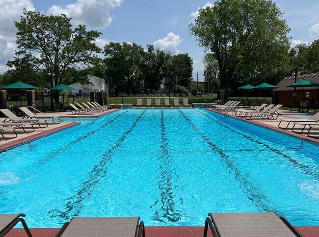 Foto del edificio - 3 bed 2.5 bath in Chesterfield Village in Springfield