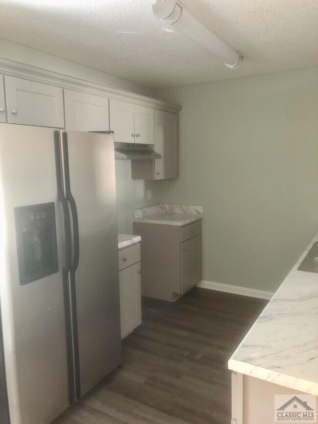 Foto del edificio - 221 Lavender Lakes Dr