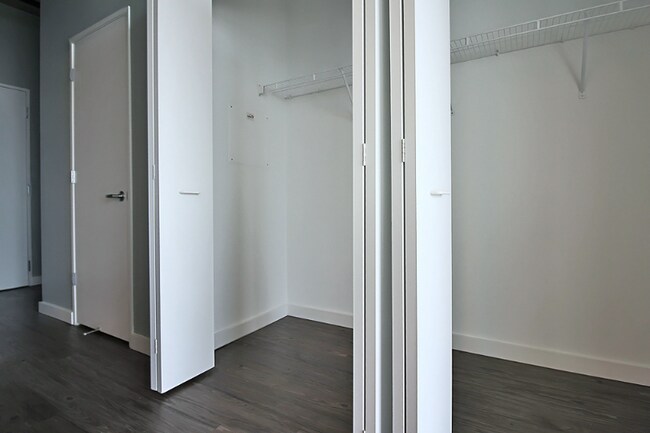 Building Photo - 39 E 14th St