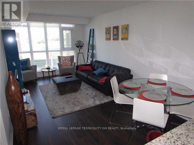 Building Photo - 35 Bastion St