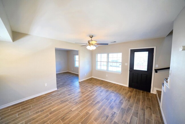 Building Photo - Beautifully Renovated 3-Bed, 2-Bath Home i...