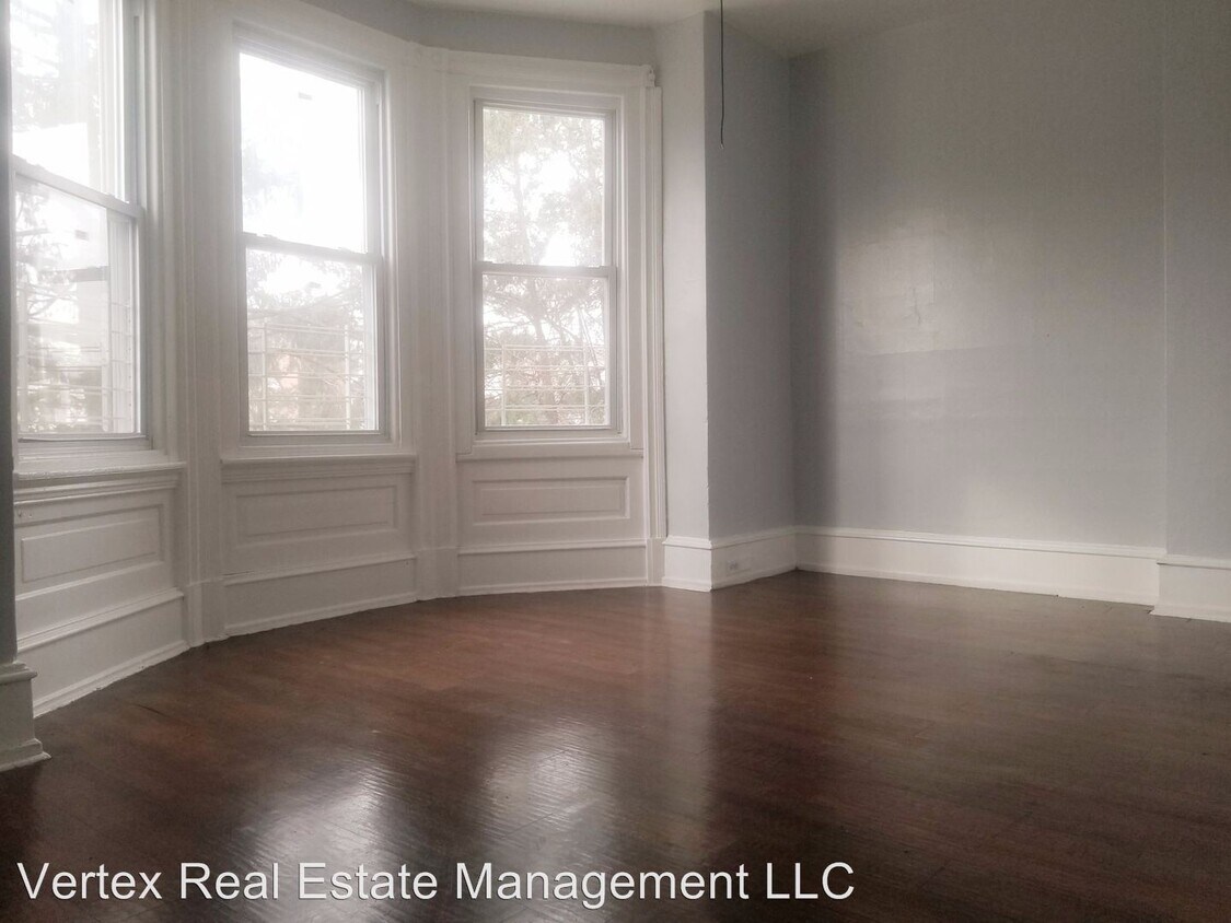 Primary Photo - 923 Belmont Ave