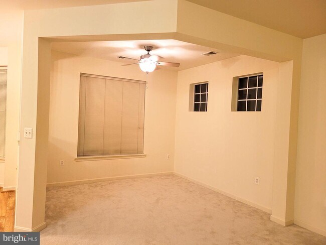 Building Photo - 6480 Cheyenne Dr