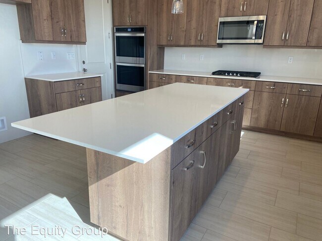 Foto del edificio - 4 br, 3 bath House - 3427 W. Good
