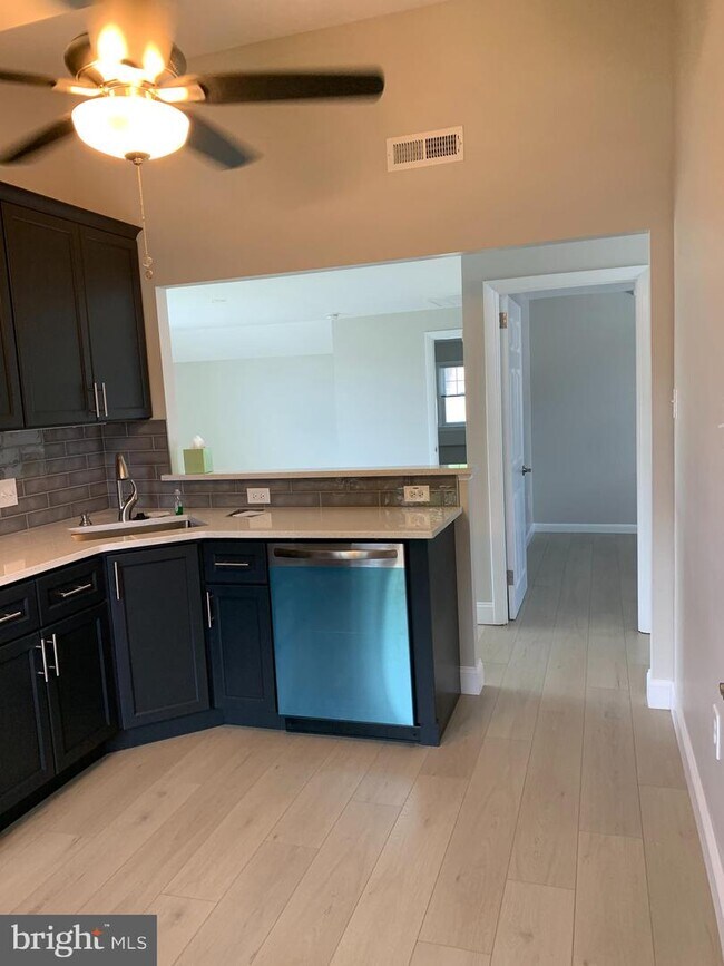 Foto del edificio - 220 Hillcrest Ave