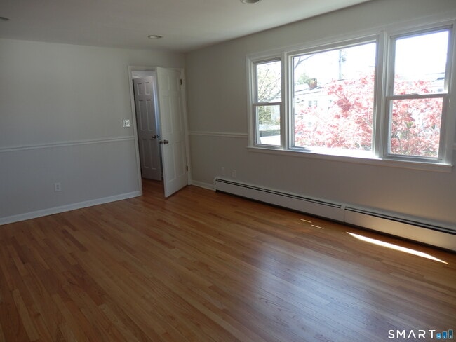 Building Photo - 306 Grovers Ave