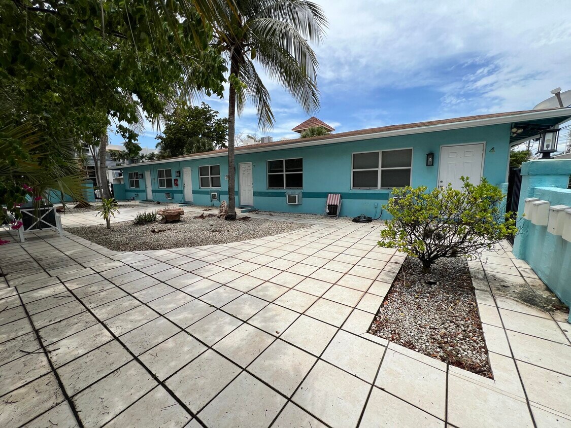 Primary Photo - 161 SE 5th Ave