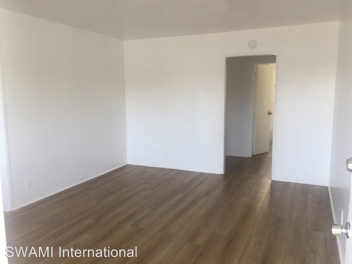 Foto principal - 2030 E Florence Ave