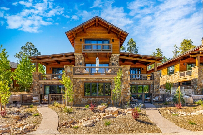 Building Photo - 3000 S Clubhouse Cir
